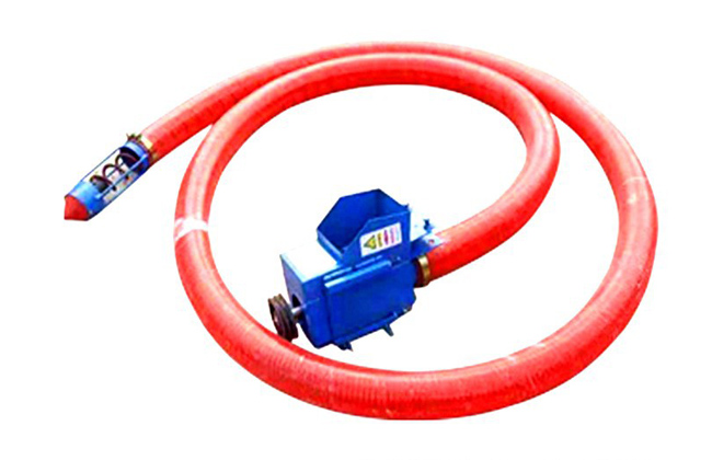 可直接卡在貨車箱的加高壁上，可彎曲可移動，并對谷物有粗略的清選和脫水作用